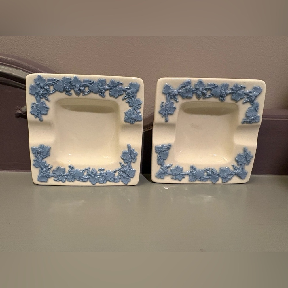 Set Of 2 Wedgwood Queensware ASHTRAYS Blue On White Grape Trim  3 1/2" X 3 1/2"
